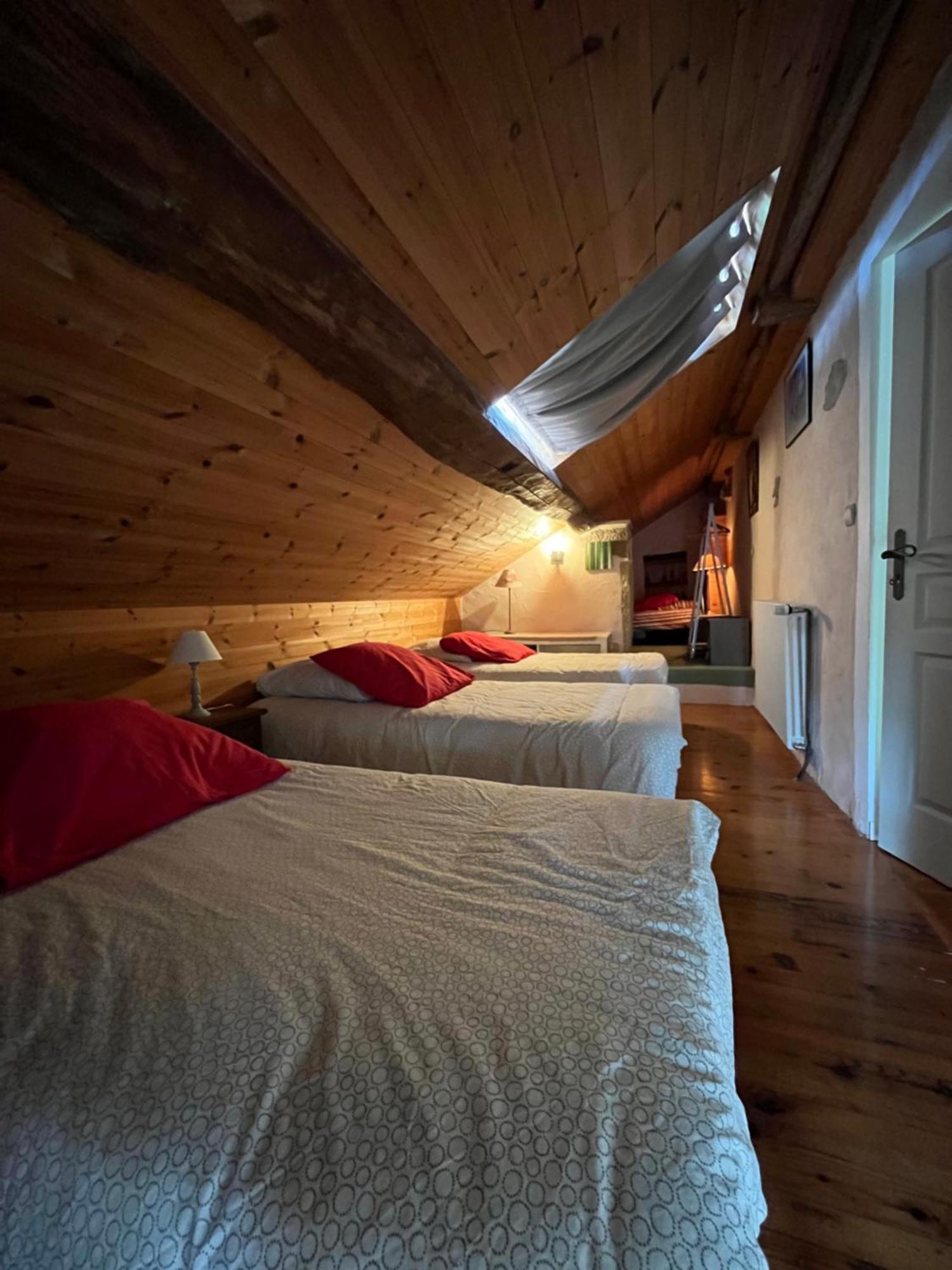 Gîte de la Doit, en pleine campagne, pour 14 pers Saint-Marcelin-de-Cray Extérieur photo